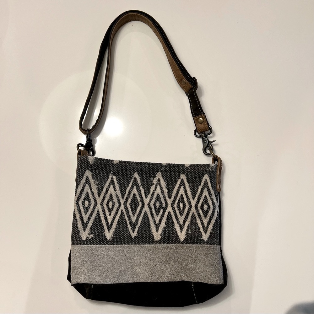 Myra Bag Crossbody